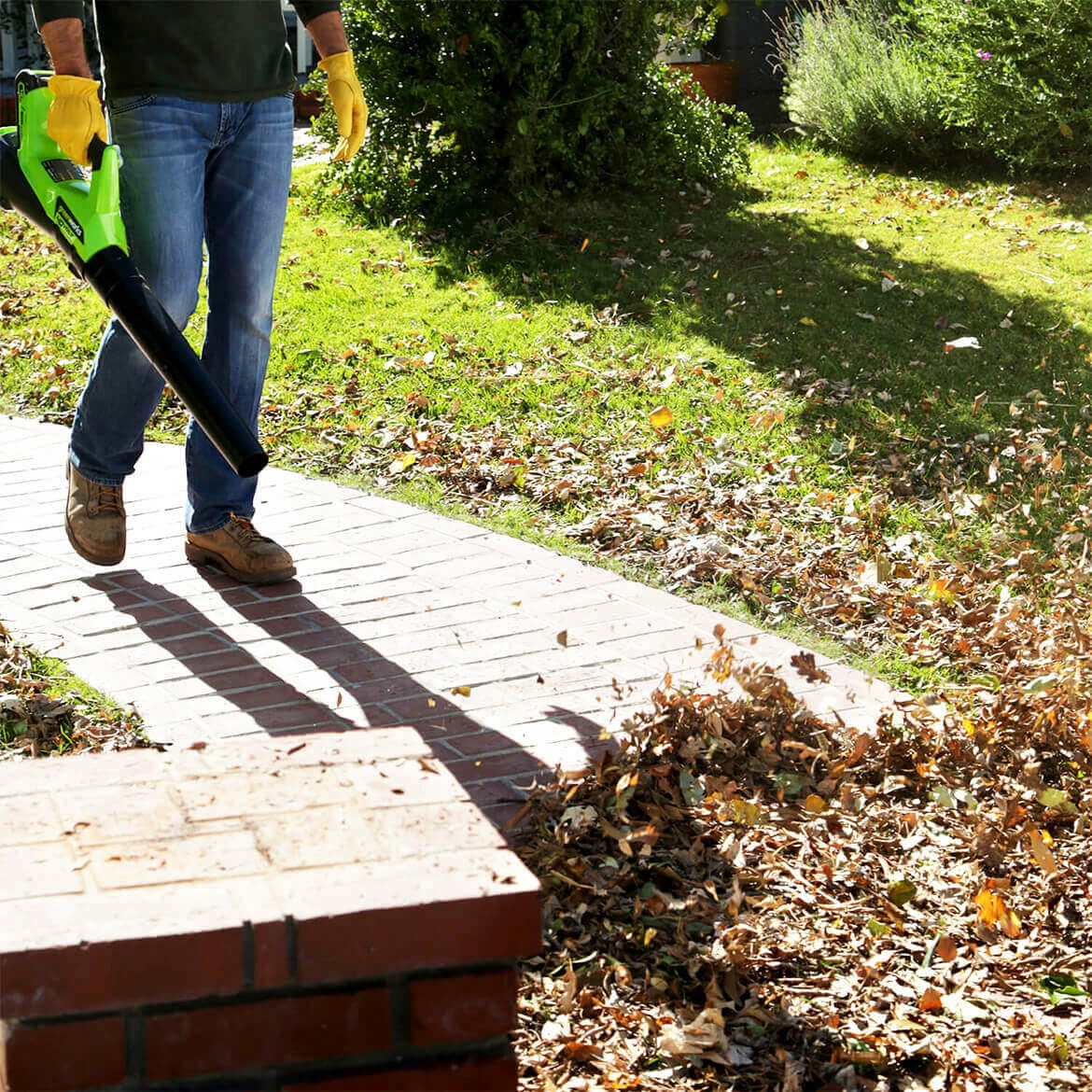 GreenWorks 2400802 40-Volt 390-Cfm 2.5Ah Durable Cordless Axial Leaf Blower Kit Lawn & Outdoor Power 5 GreenWorks 2400802 40-Volt 390-Cfm 2.5Ah Durable Cordless Axial Leaf Blower Kit Lawn & Outdoor Power