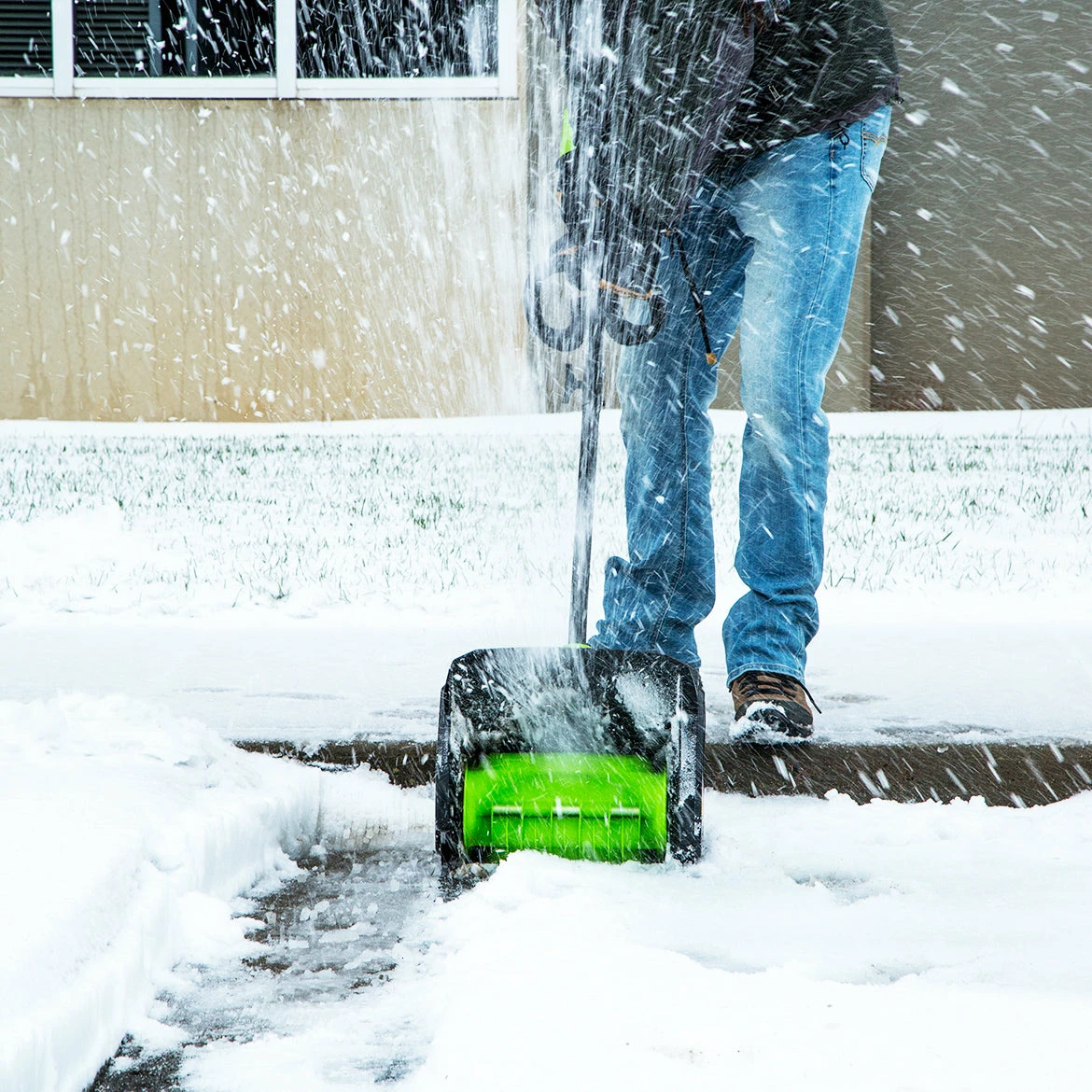 GreenWorks GLSS802100 80-Volt 12-Inch 2.0Ah Cordless Snow Shovel Kit - 2600602 Lawn & Outdoor Power 7 GreenWorks GLSS802100 80-Volt 12-Inch 2.0Ah Cordless Snow Shovel Kit - 2600602 Lawn & Outdoor Power