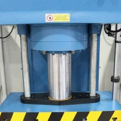 Baileigh 1015407 CFP-30HD 30 Ton Heavy Duty Hydraulic C-Frame Press