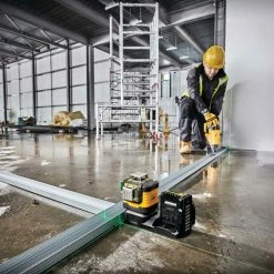 DeWALT DCLE34030G-QU 20V 3 X 360 Cordless Lithium-Ion Cross Line Green Laser Kit