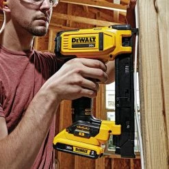 DeWALT DCN701D1 20V 1 Inch Cordless Electrician Wire Stapler Kit