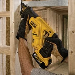 DeWALT 20V MAX* COMPACT Reciprocating Saw Kit (5.0Ah) - DCS387P1