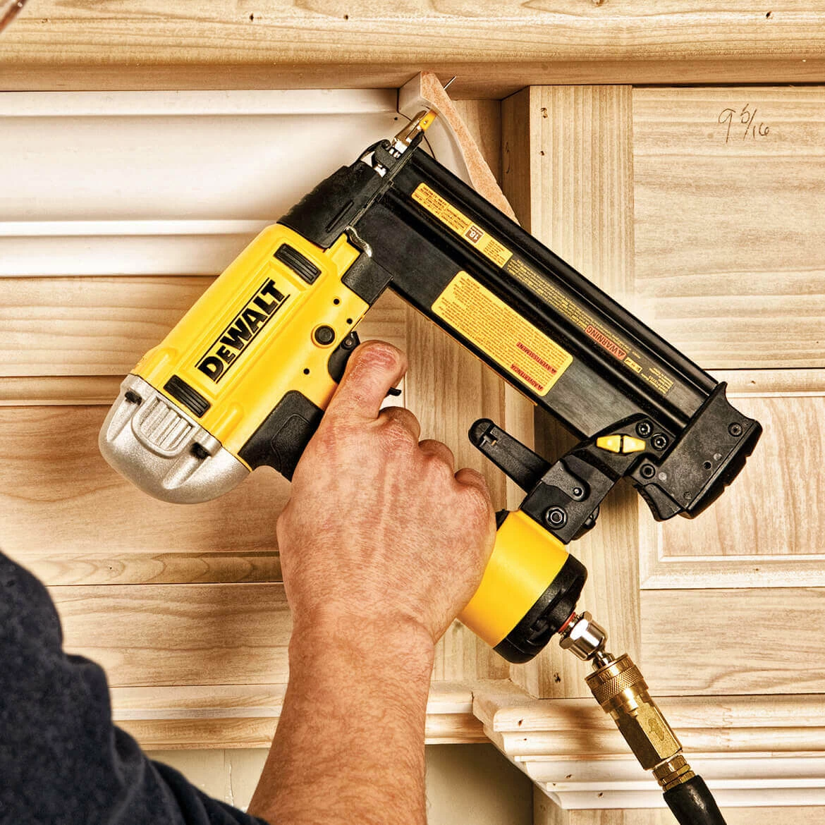DeWALT DWFP12233 18 Guage Precision Point Brad Nailer 4 DeWALT DWFP12233 18 Guage Precision Point Brad Nailer
