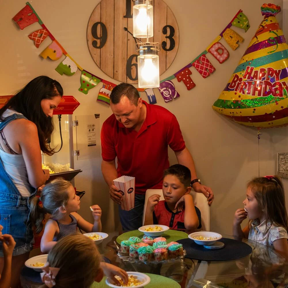 Home Goods FunTime FT862CRS 8oz Red Popcorn Popper Machine Maker Cart Vintage Style 23 Home Goods FunTime FT862CRS 8oz Red Popcorn Popper Machine Maker Cart Vintage Style