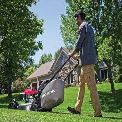 Honda HRN216VKA 21 In 170cc 3-in-1 Self Propelled Gas Lawn Mower W/ Auto Choke - Scratch And Dent