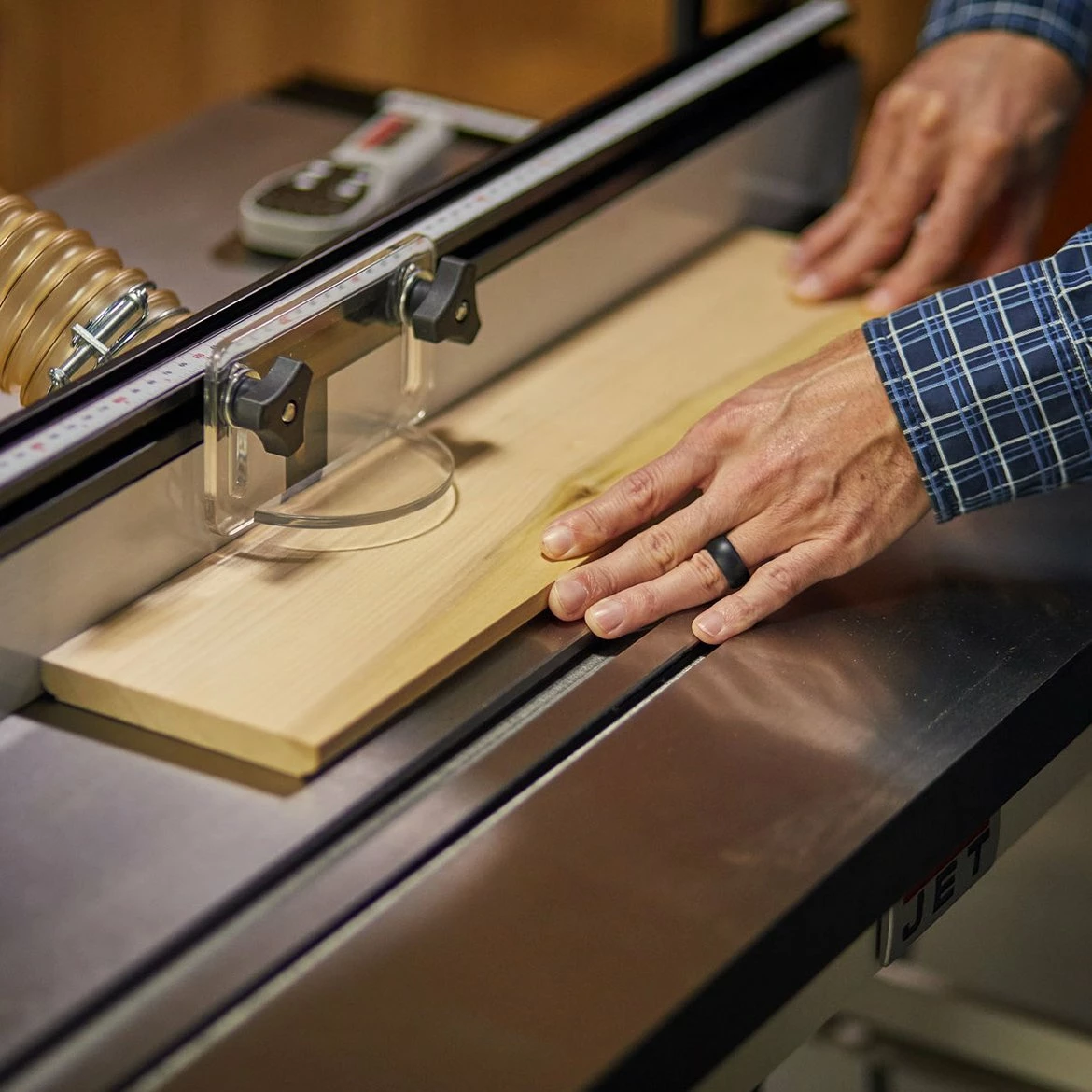 Jet 737002 32-Inch X 24-Inch Precision Machined Cast Iron Router Table Top 4 Jet 737002 32-Inch X 24-Inch Precision Machined Cast Iron Router Table Top