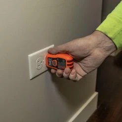 Klein ET310 90 - 120 Volt AC Circuit Breaker Finder W/ GFCI Outlet Tester