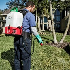 Milwaukee 2820-21PS M18 18V 4 Gallon Switch Tank Backpack Sprayer Kit