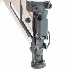 Makita AF635 15ga 2-1/2-Inch Powerful Pneumatic Lock-Out Angled Finish Nailer
