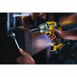 DeWALT DCF899P2 20V MAX 1/2-Inch Brushless Torque Impact Wrench Kit