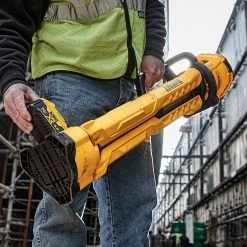 DeWALT DCL079R1 20V MAX 6Ah Heavy Duty Cordless LED Tripod Light Kit Tools & Equipment