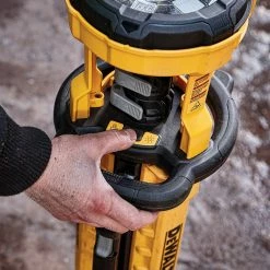 DeWALT DCL079R1 20V MAX 6Ah Heavy Duty Cordless LED Tripod Light Kit Tools & Equipment