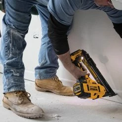 DeWALT DCN650D1 20V MAX XR 15-Gauge Cordless Angled Finish Nailer Kit Tools & Equipment