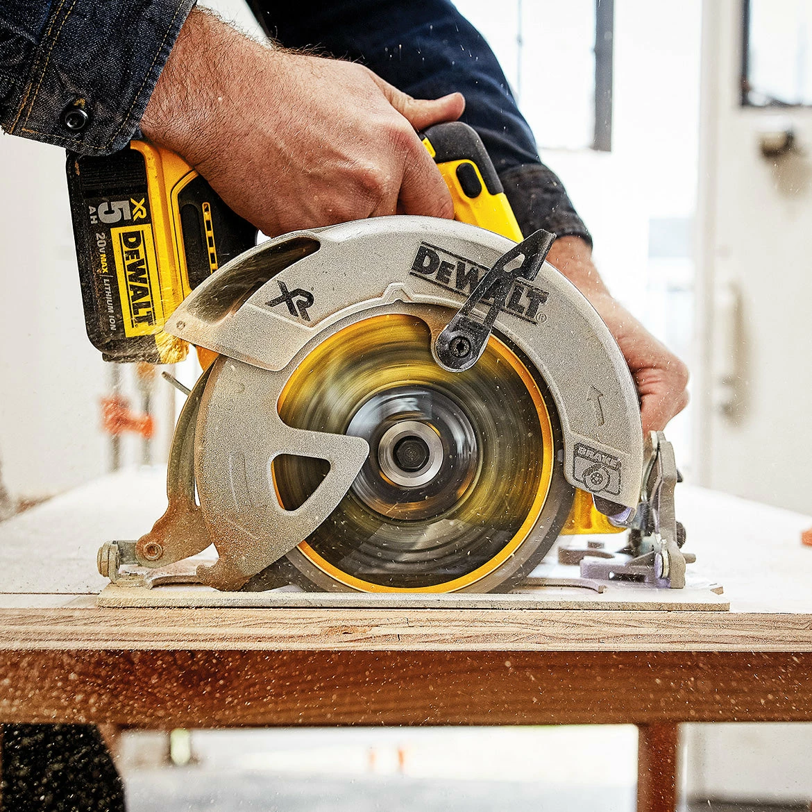 DeWALT DCS570P1 20V 7-1/4-Inch Cordless Lithium-Ion Circular Saw Kit 10 DeWALT DCS570P1 20V 7-1/4-Inch Cordless Lithium-Ion Circular Saw Kit