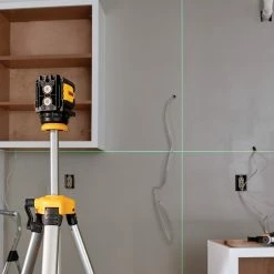 DeWALT DW08802CG 40-Foot Locking Pendulum Green Cross Line Laser Level