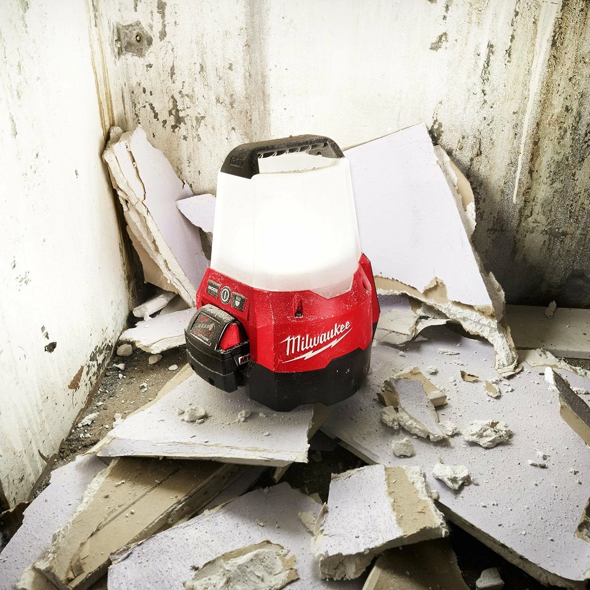 Milwaukee 2144-20 M18 18V Compact Li-Ion LED Site Light W/ Flood Mode -Bare Tool Tools & Equipment 9 Milwaukee 2144-20 M18 18V Compact Li-Ion LED Site Light W/ Flood Mode -Bare Tool Tools & Equipment