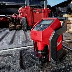 Milwaukee 2475-21XC M12 12V 4.0Ah Cordless Compact Inflator Kit Tools & Equipment