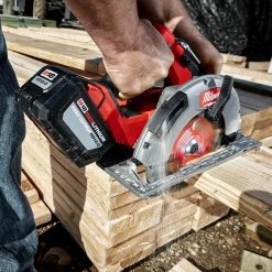 Milwaukee 48-11-1812 M18 FUEL 18V 12.0-Amp Lithium-Ion High Output Battery Pack 14 Milwaukee 48-11-1812 M18 FUEL 18V 12.0-Amp Lithium-Ion High Output Battery Pack