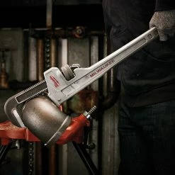 Milwaukee 48-22-7224 24-Inch Durable Ergonomic Aluminum Pipe Wrench