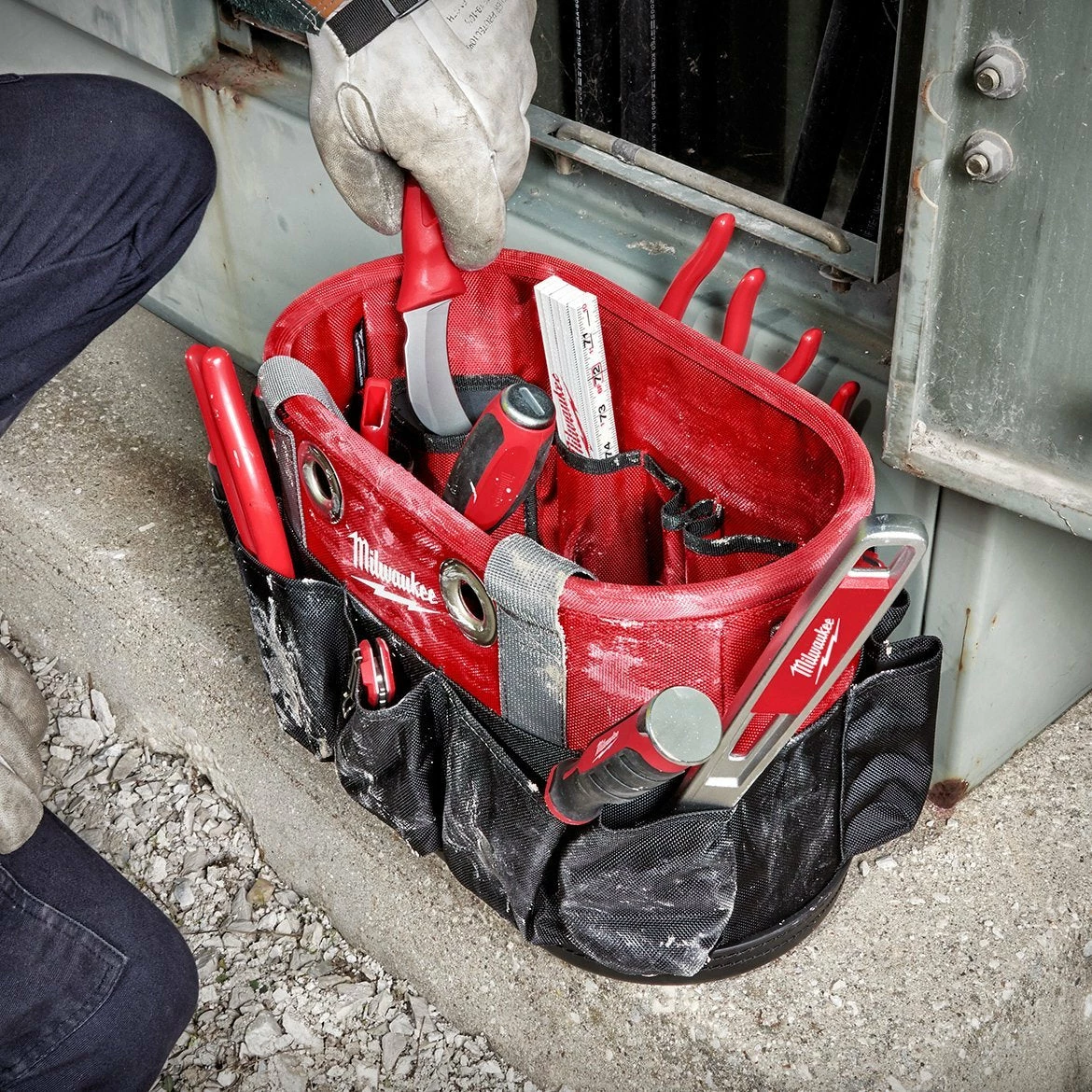 Milwaukee 48-22-8275 24-Pocket Ballistic Material Underground Oval Bag 6 Milwaukee 48-22-8275 24-Pocket Ballistic Material Underground Oval Bag