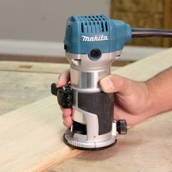 Makita RT0701C 1-1/4 HP 10,000-30,000 Rpm Variable Speed Compact Router