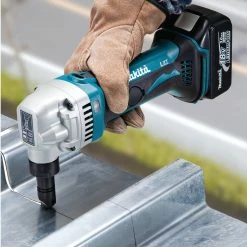 Makita XNJ01Z 18V 16-Guage LXT Lithium-Ion Cordless Nibbler - Bare Tool